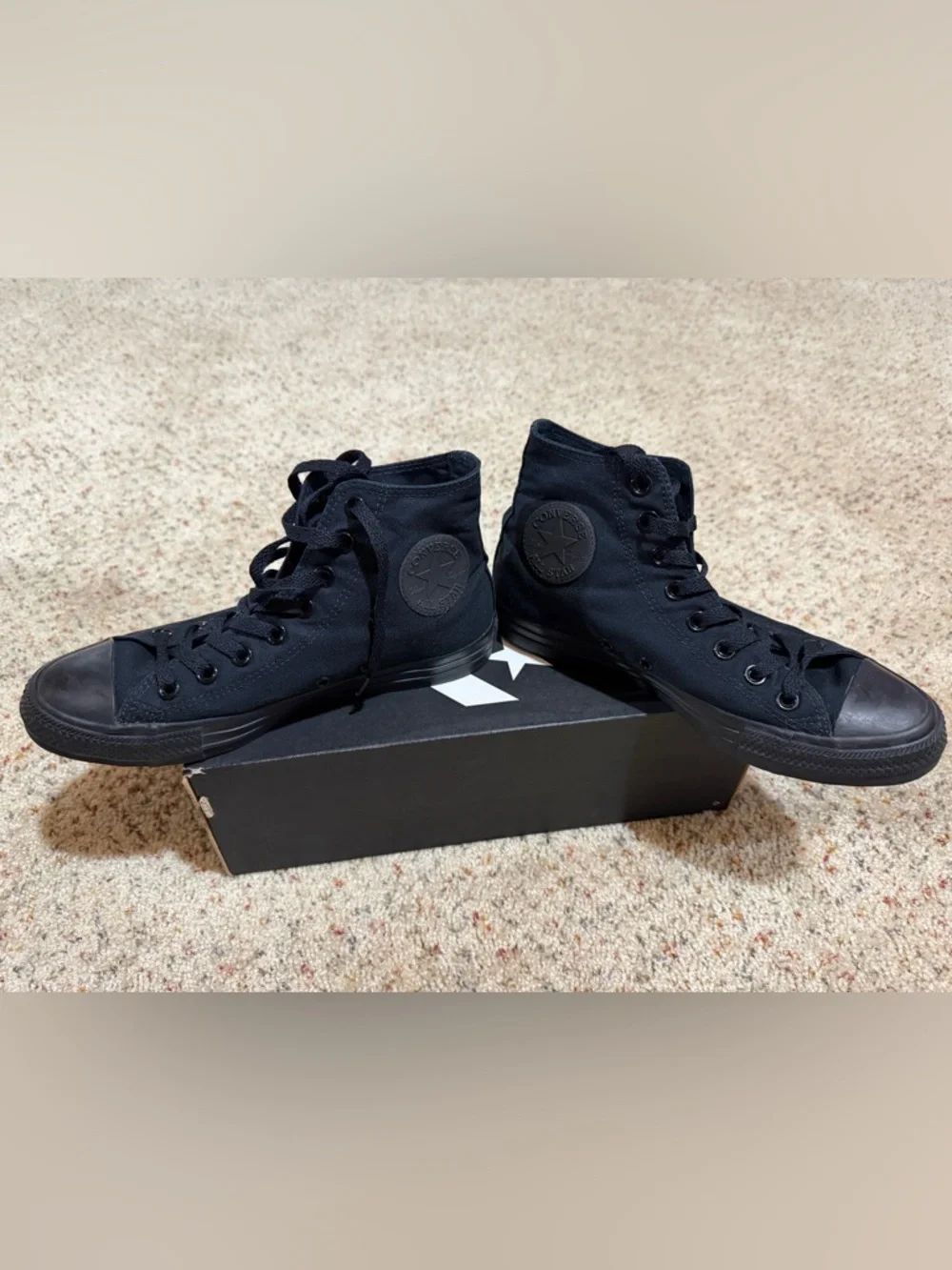 Hi-Top Converse - Picture 2 of 7